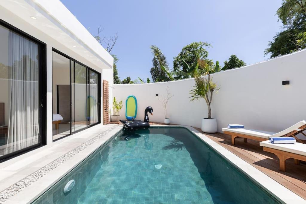 The R Villa Kaba - Incl. Motorbikes Seminyak Zewnętrze zdjęcie