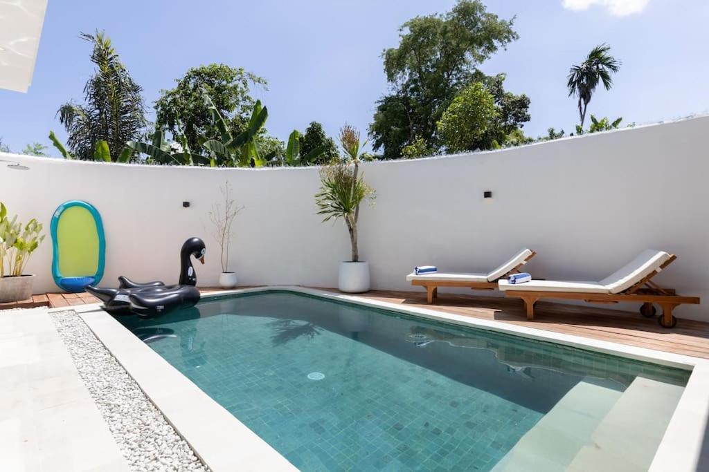 The R Villa Kaba - Incl. Motorbikes Seminyak Zewnętrze zdjęcie