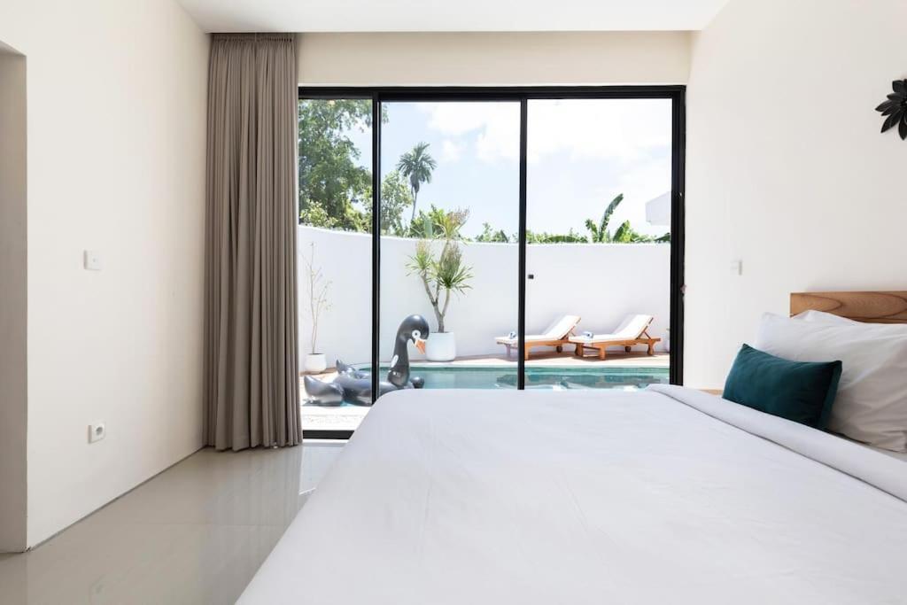 The R Villa Kaba - Incl. Motorbikes Seminyak Zewnętrze zdjęcie